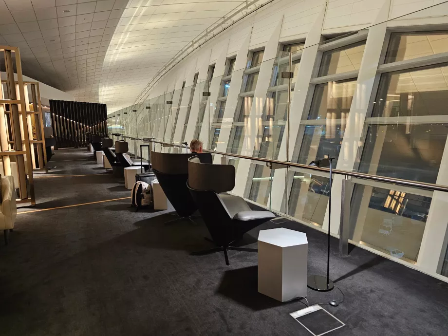 Abu Dabi'deki transit bekleme salonu