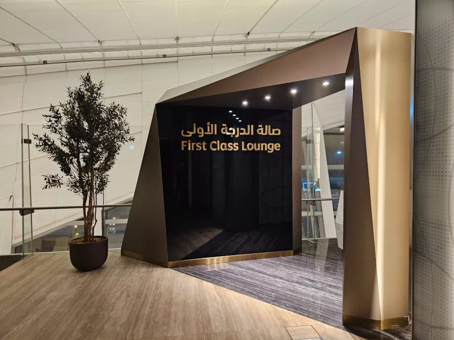 Abu Dabi'deki transit bekleme salonu