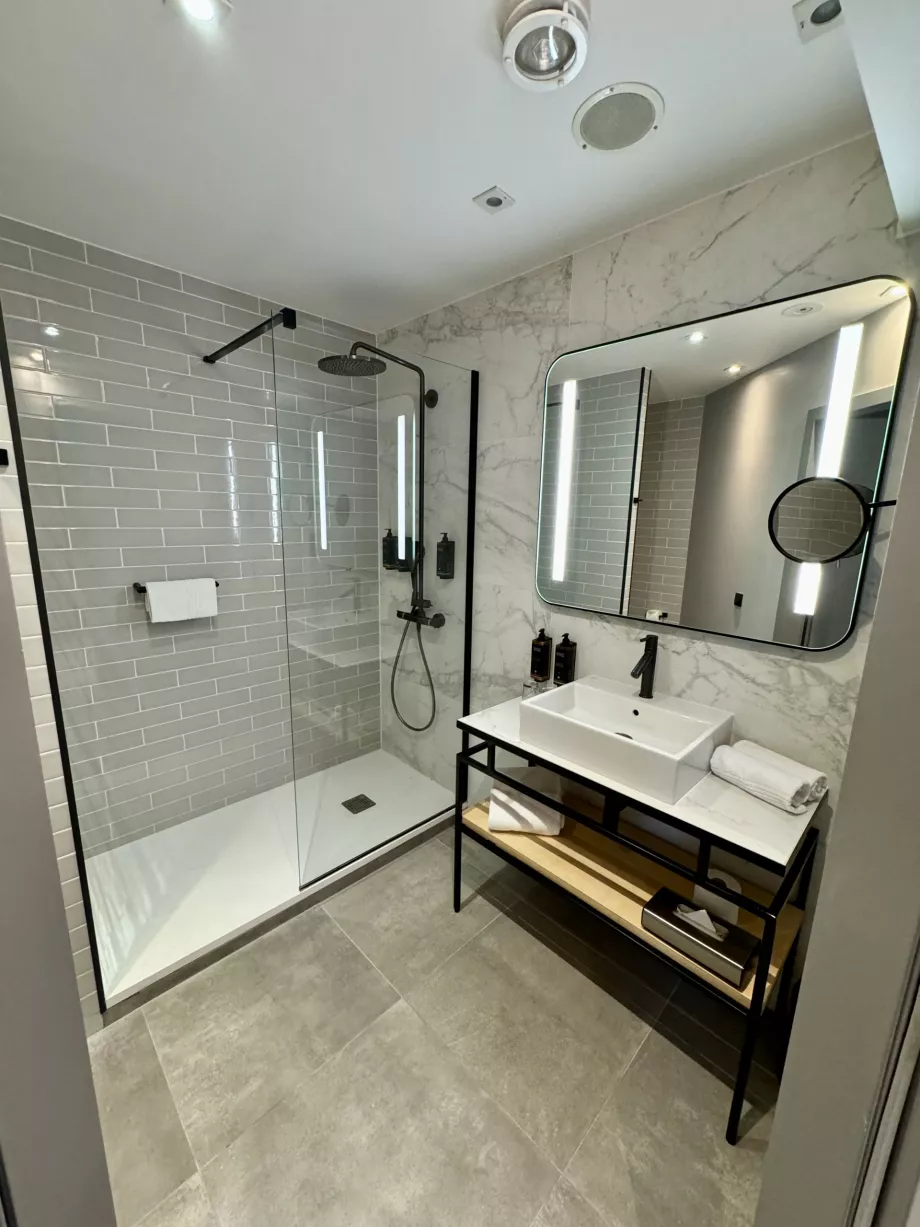 Mercure Poznań Centrum Hotel içinde banyo