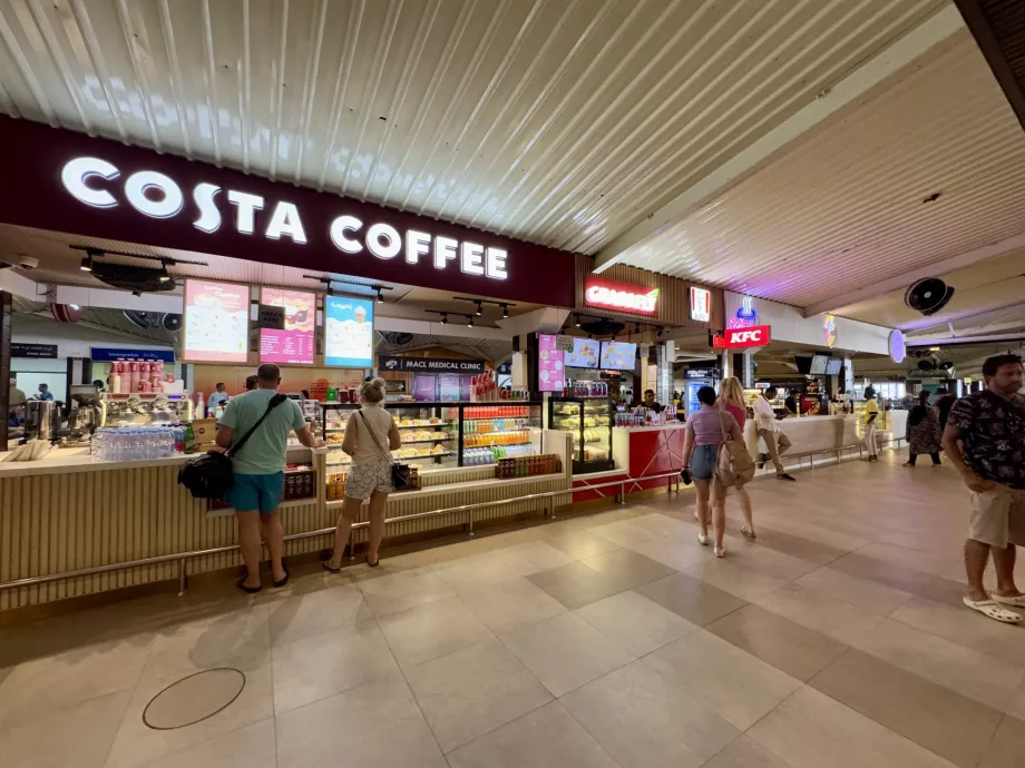 Pasaport kontrolü ve check-in öncesi ikramlar