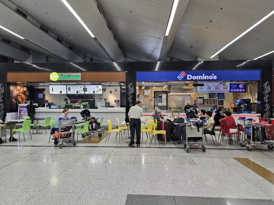 Gelen yolcu salonundaki ikramlar, ortak alan, Terminal 3