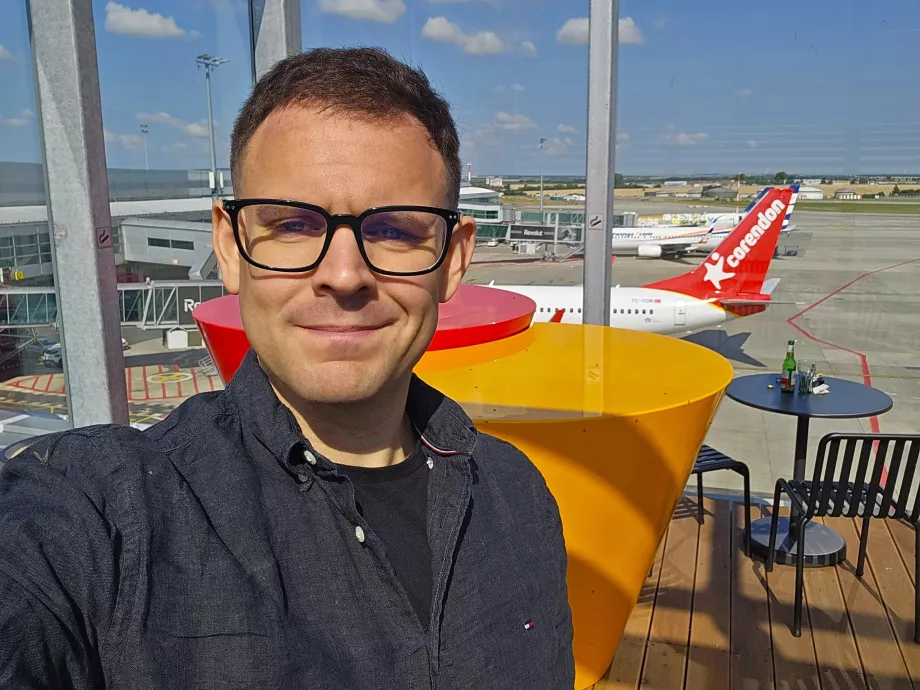 Lounge'un manzaralı terasında ben