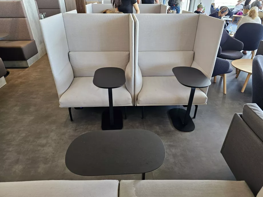 Lounge'daki koltuklar