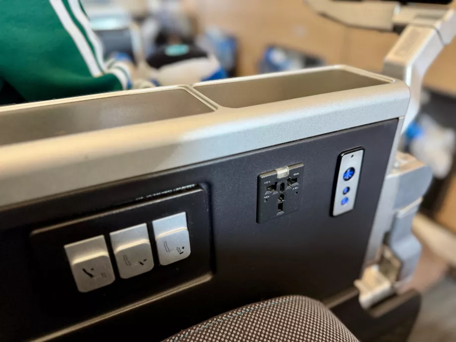 Koltuk kontrolü, elektrik prizi ve ışık kontrolü