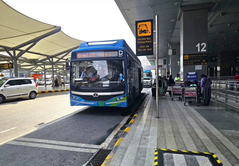 1-2-3 terminalleri arasında servis otobüsü, terminal 3'te durun