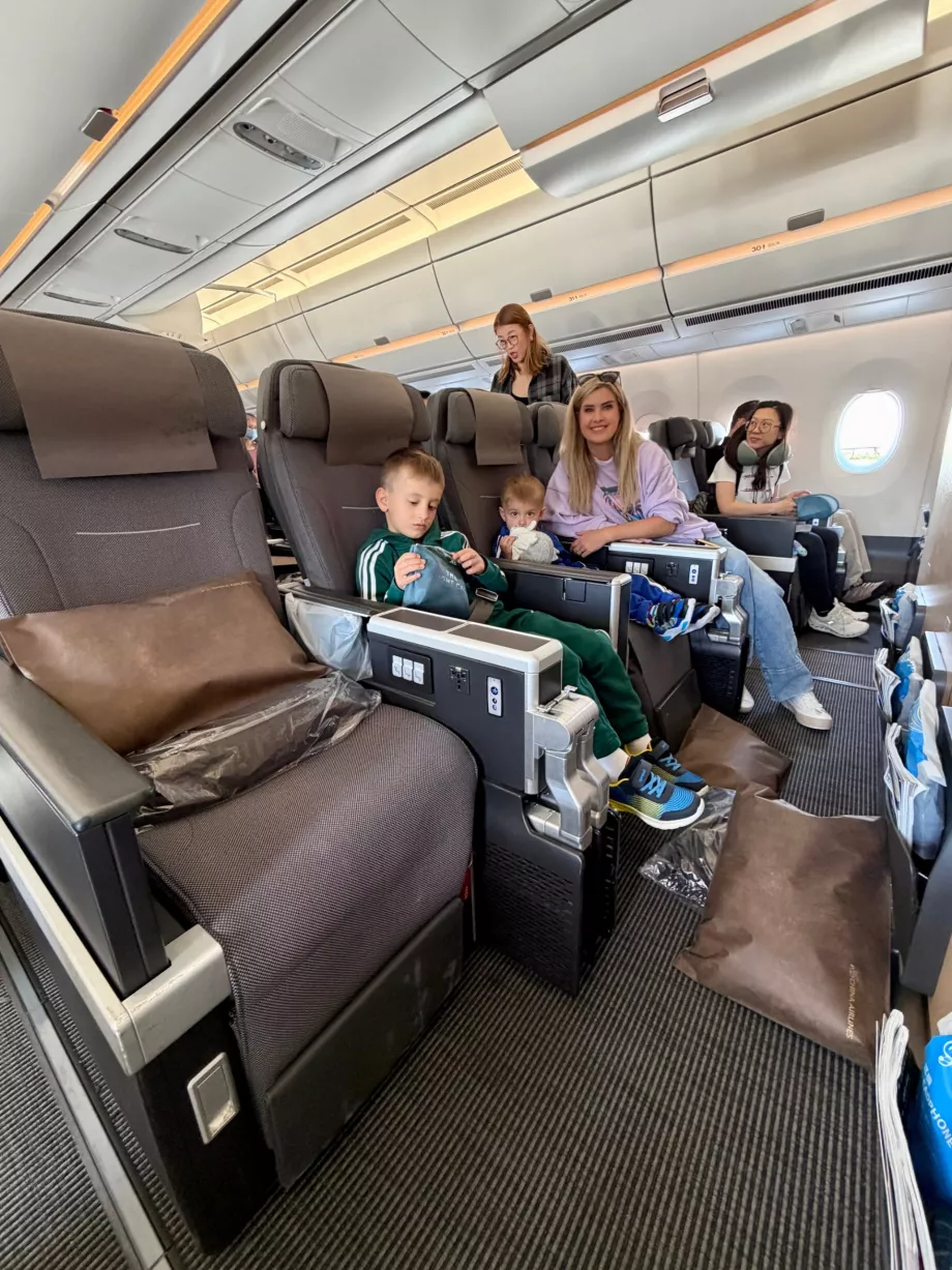 Ailemiz ilk sıra Premium Economy'de