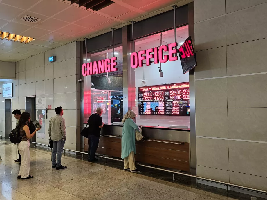 Bagaj alım bantlarında döviz bozdurma