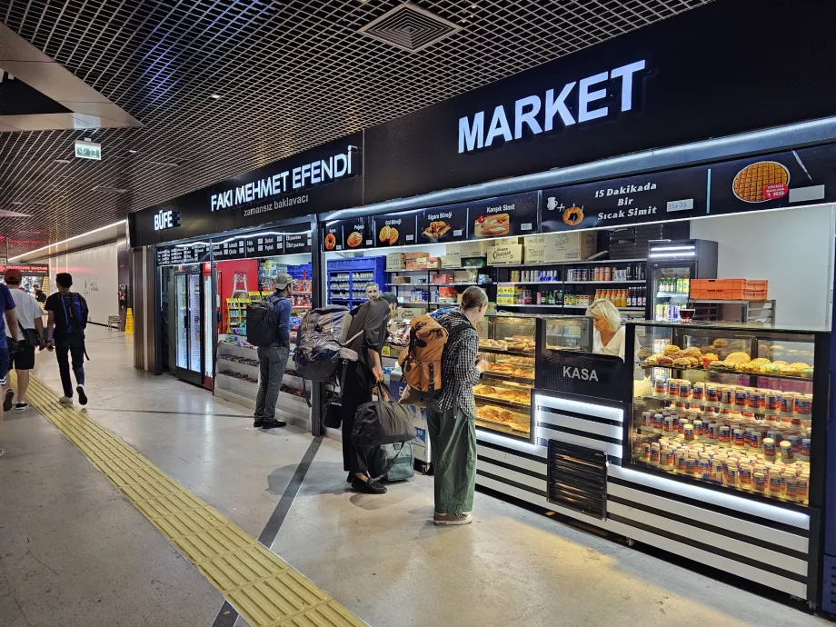 Metro istasyonu yakınında Minimarket