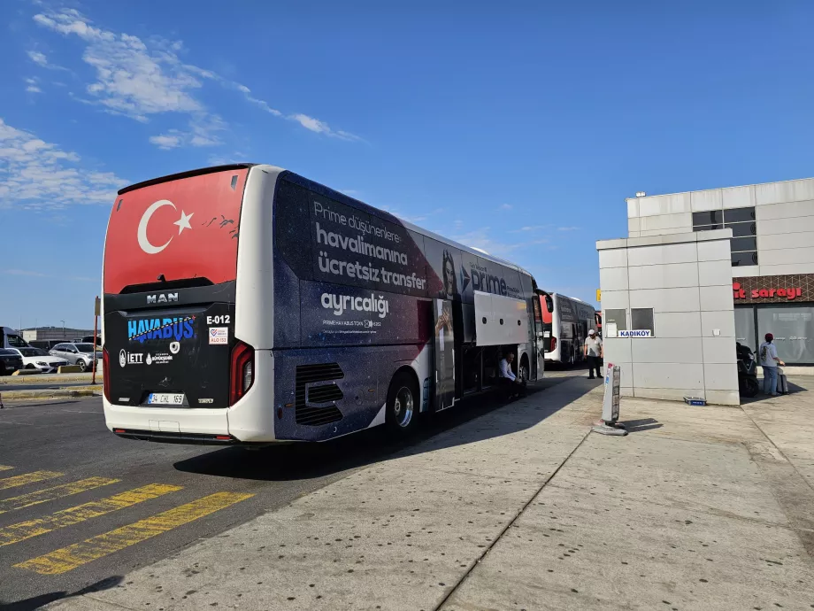 Havabüs merkez yönünde durur