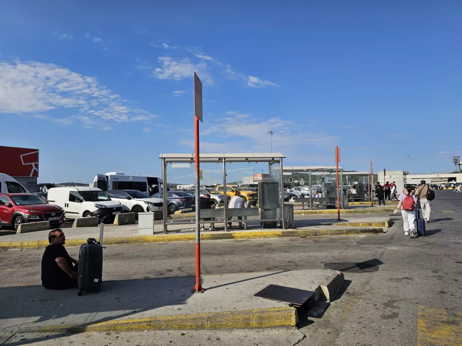 Toplu taşıma otobüs durakları