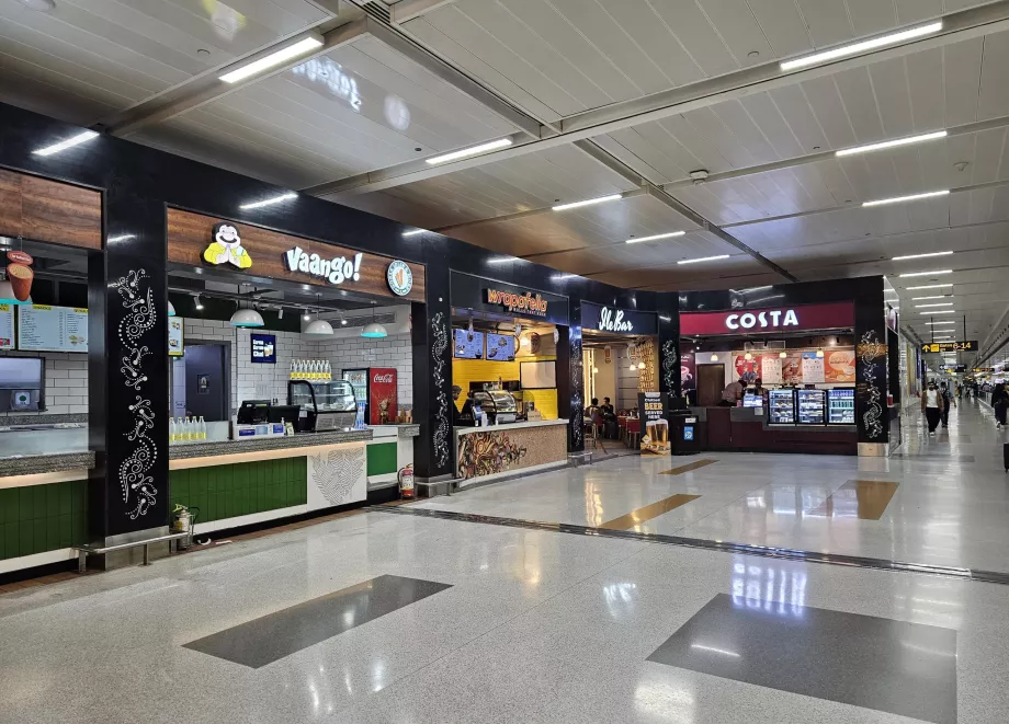 Terminal 3, transit bölgede ikramlar