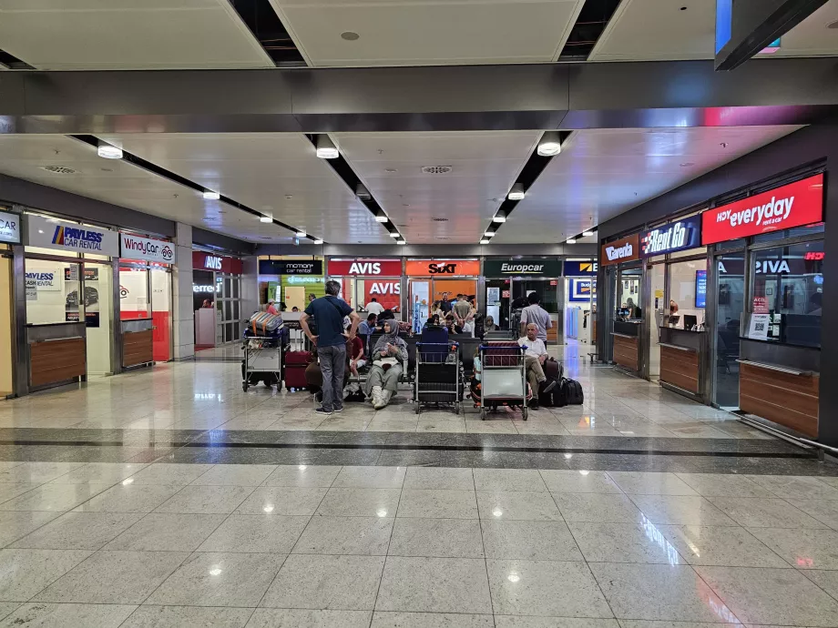 Araç kiralama, gelen yolcu salonu