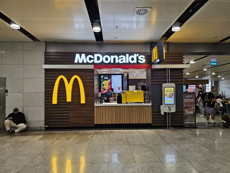 McDonald's, gelen yolcu ortak alanı