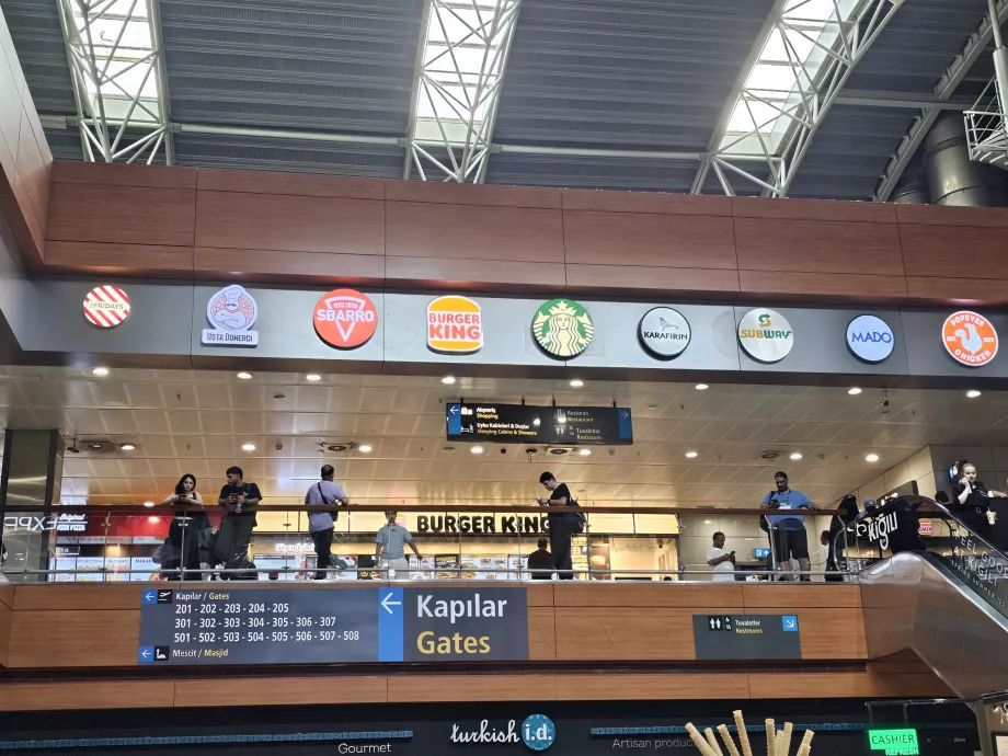 Transit bölümündeki Yemek Alanı