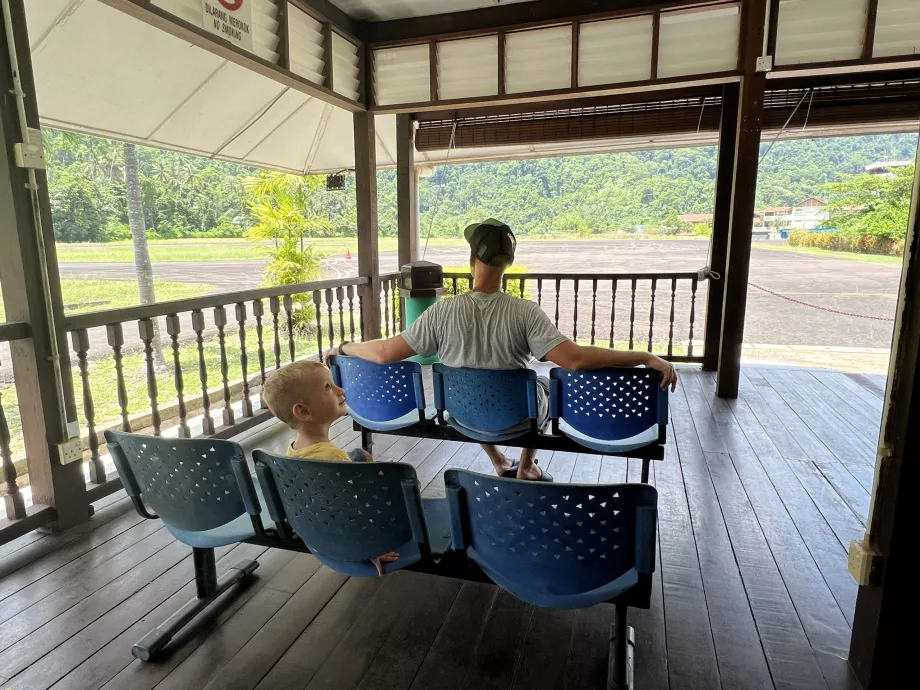 Tioman Havaalanı check-in salonu
