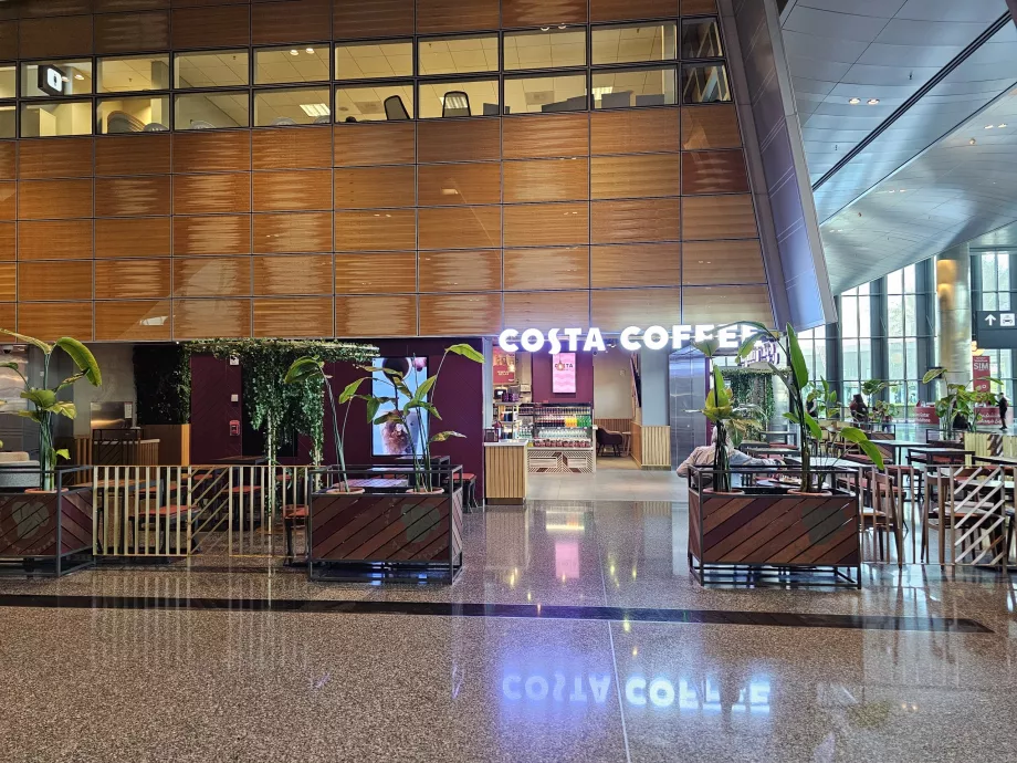 Costa Coffee, gelen yolcu salonunun halka açık bölümü