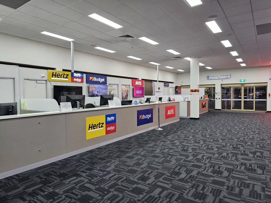 Gelen yolcu terminalinde araç kiralama