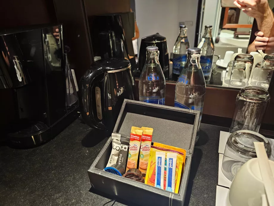 Kahve makinesi ve su